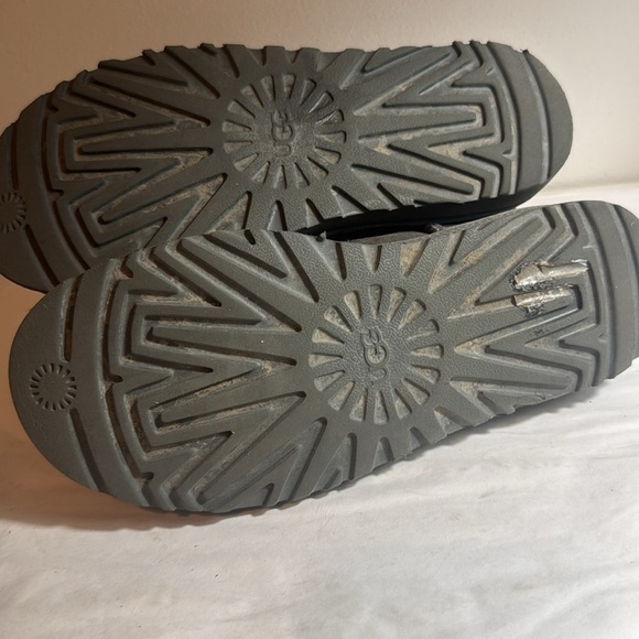 Used / dirty Gray Uggs Suede Ankle Boots women’s size 6 - Picture 7 of 7